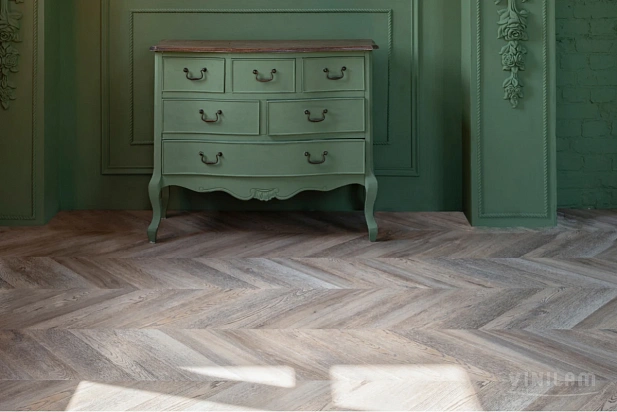 Плитка Vinilam Parquet Chevron RI153616 CL4 Шампань